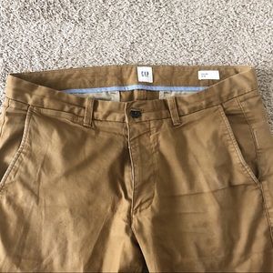 Gap men’s khaki pants